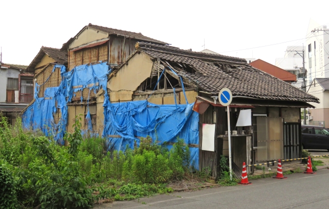 空き家は相続するべき？相続放棄の注意点と相続した場合の活用法を解説